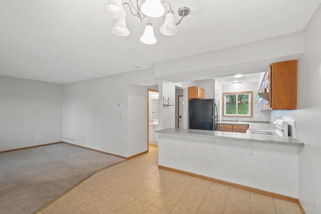 695 E Burnsville Parkway 19, Burnsville, MN 55337