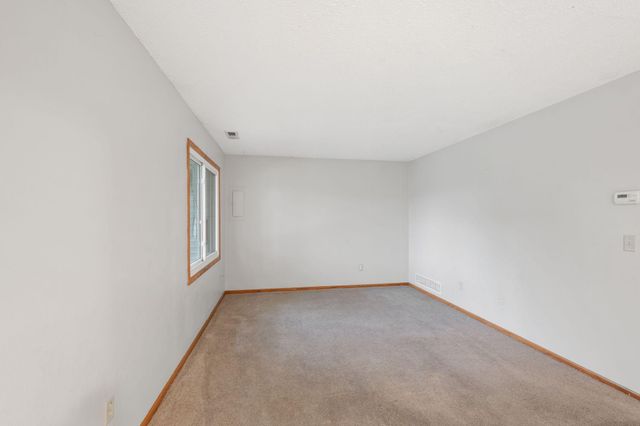 695 E Burnsville Parkway 19, Burnsville, MN 55337