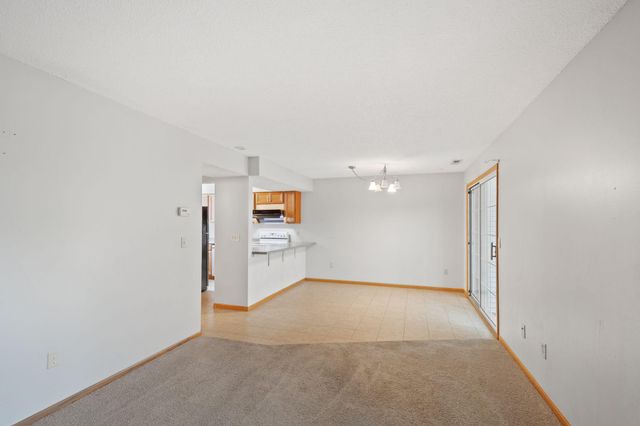 695 E Burnsville Parkway 19, Burnsville, MN 55337