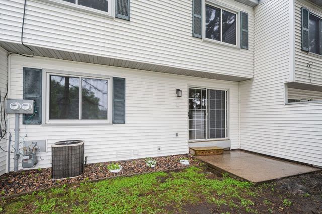 695 E Burnsville Parkway 19, Burnsville, MN 55337