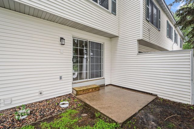 695 E Burnsville Parkway 19, Burnsville, MN 55337