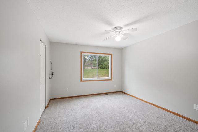 695 E Burnsville Parkway 19, Burnsville, MN 55337