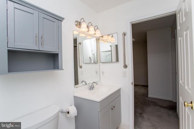 42 WINGED FOOT LN, Washington, NJ 07882
