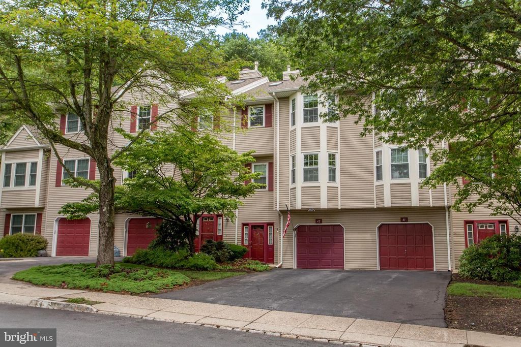 42 WINGED FOOT LN, Washington, NJ 07882