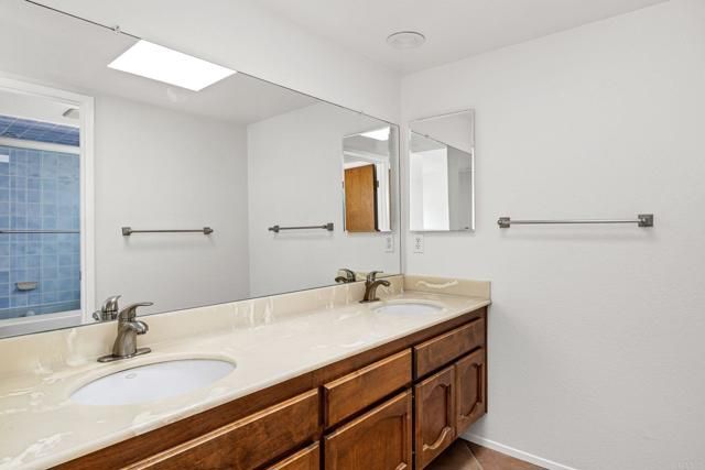 989 Hygeia Avenue, Encinitas, CA 92024