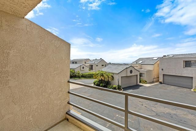 989 Hygeia Avenue, Encinitas, CA 92024