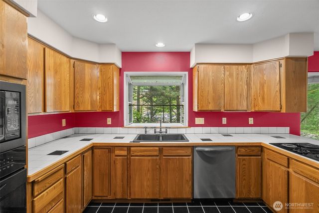 6430 NE Agate Beach Road, Bainbridge Island, WA 98110