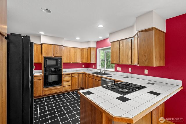 6430 NE Agate Beach Road, Bainbridge Island, WA 98110