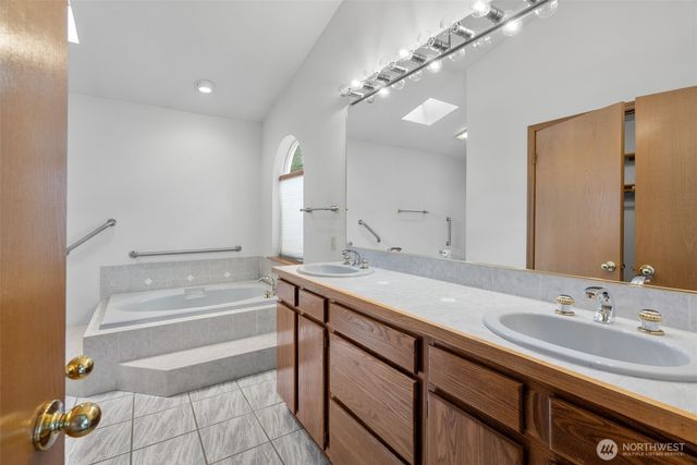 6430 NE Agate Beach Road, Bainbridge Island, WA 98110