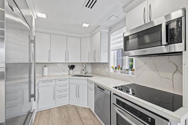 19122 Fisher Island Dr 19122, Miami Beach, FL 33109
