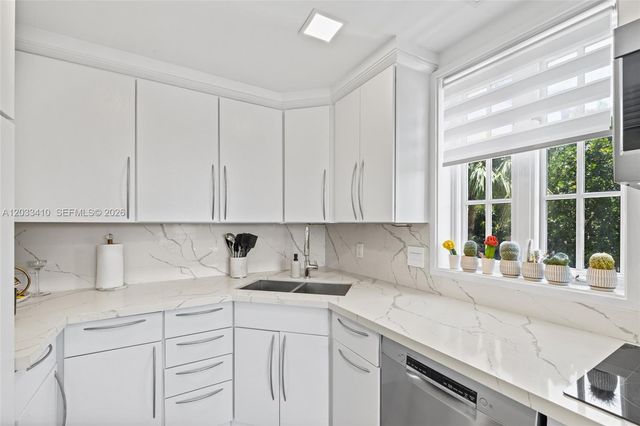19122 Fisher Island Dr 19122, Miami Beach, FL 33109