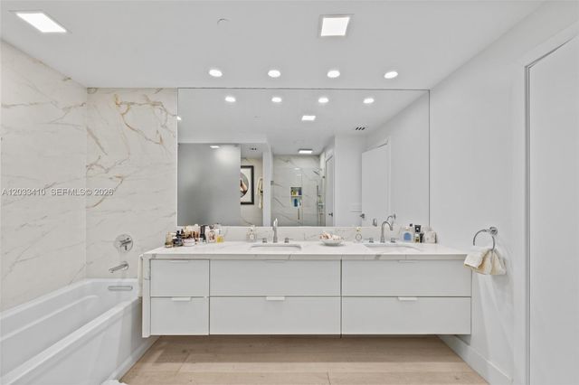 19122 Fisher Island Dr 19122, Miami Beach, FL 33109