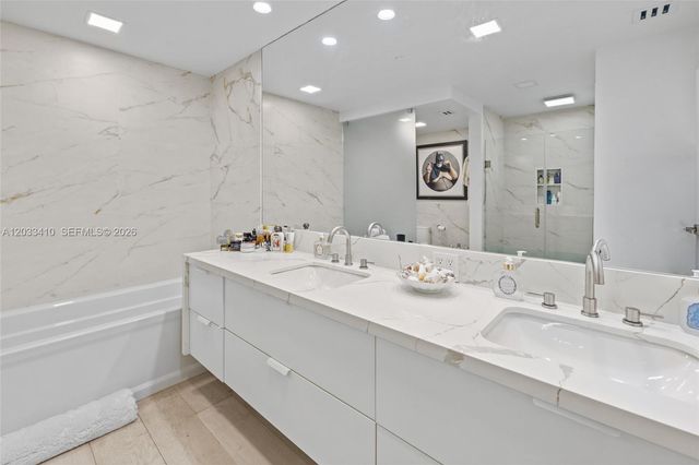 19122 Fisher Island Dr 19122, Miami Beach, FL 33109