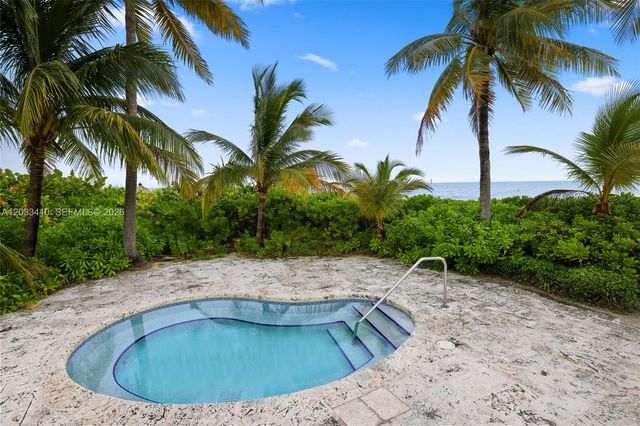 19122 Fisher Island Dr 19122, Miami Beach, FL 33109