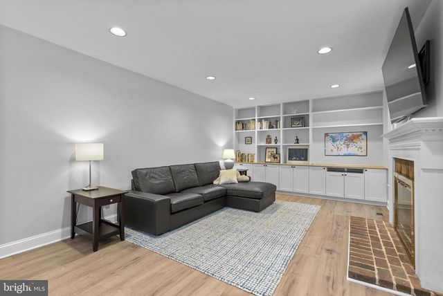 2704 LINDENWOOD DR, Olney, MD 20832
