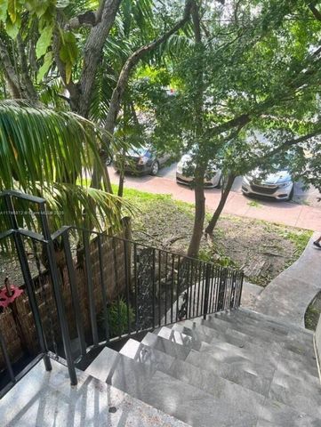 7035 Rue Granville, Miami Beach, FL 33141