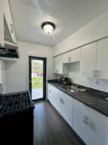 7035 Rue Granville, Miami Beach, FL 33141