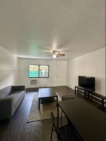 7035 Rue Granville, Miami Beach, FL 33141