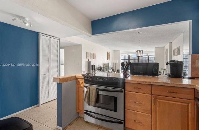800 Parkview Drive 1006, Hallandale Beach, FL 33009