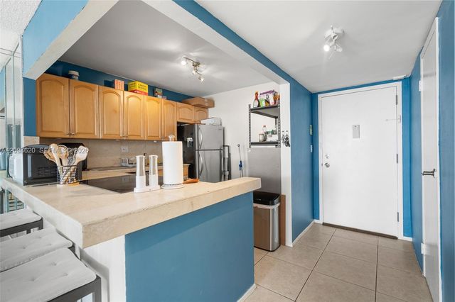 800 Parkview Drive 1006, Hallandale Beach, FL 33009
