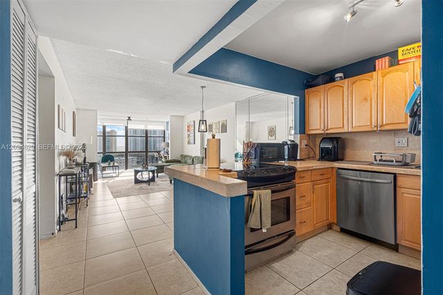 800 Parkview Drive 1006, Hallandale Beach, FL 33009