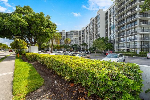 800 Parkview Drive 1006, Hallandale Beach, FL 33009
