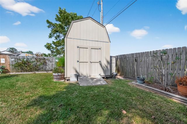 16811 Bougainvilla Lane, Friendswood, TX 77546