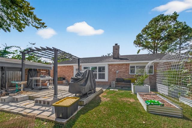 16811 Bougainvilla Lane, Friendswood, TX 77546
