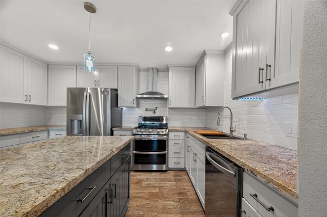 16811 Bougainvilla Lane, Friendswood, TX 77546