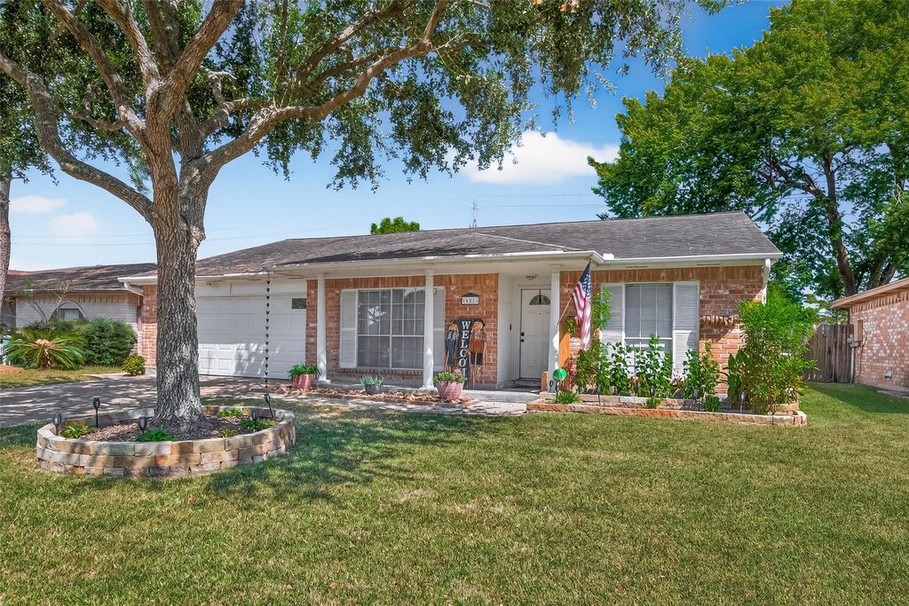16811 Bougainvilla Lane, Friendswood, TX 77546
