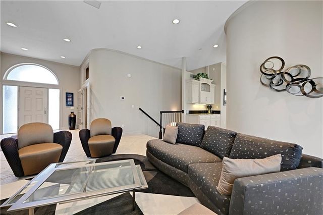 4989 W 150th Place, Leawood, KS 66224