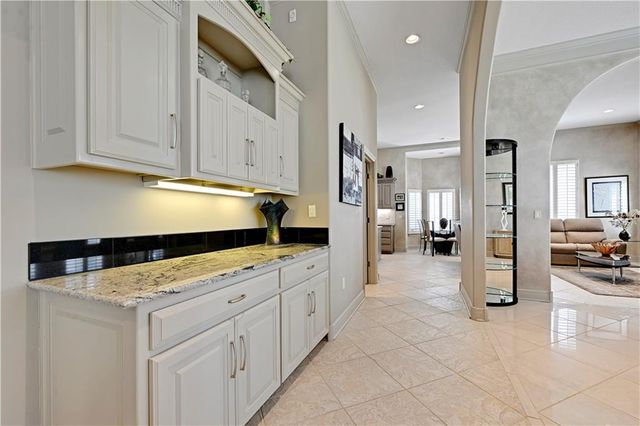 4989 W 150th Place, Leawood, KS 66224