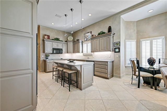 4989 W 150th Place, Leawood, KS 66224