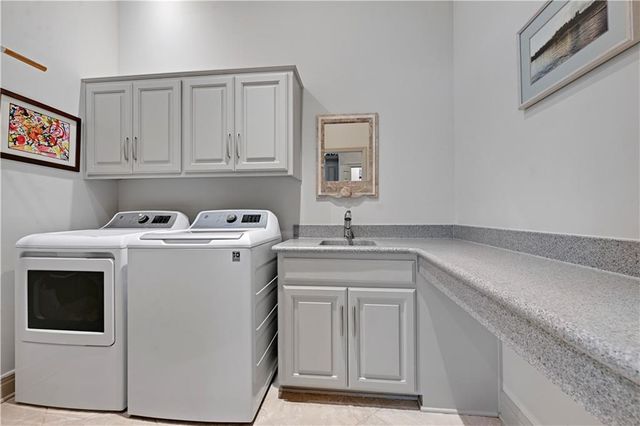 4989 W 150th Place, Leawood, KS 66224