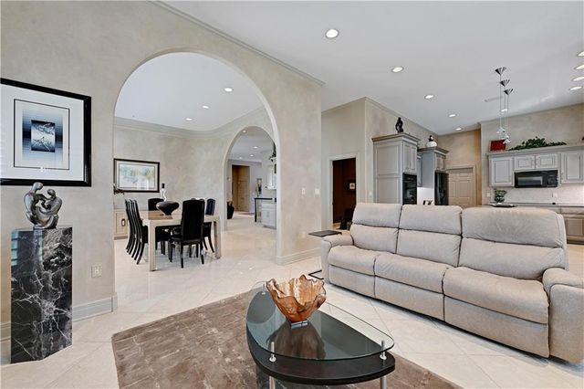 4989 W 150th Place, Leawood, KS 66224