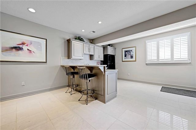 4989 W 150th Place, Leawood, KS 66224