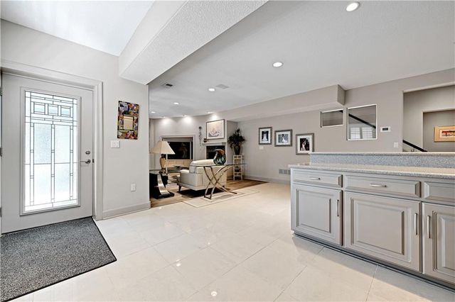 4989 W 150th Place, Leawood, KS 66224