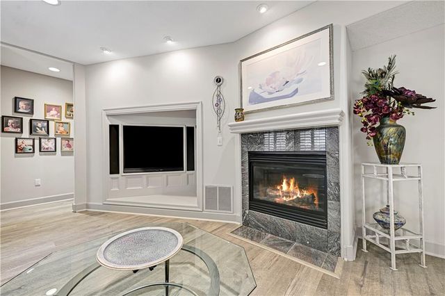 4989 W 150th Place, Leawood, KS 66224