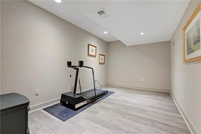 4989 W 150th Place, Leawood, KS 66224