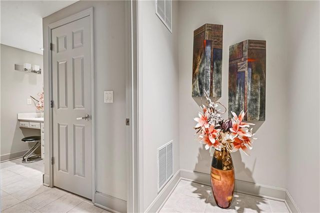 4989 W 150th Place, Leawood, KS 66224