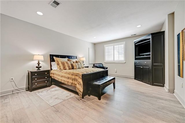 4989 W 150th Place, Leawood, KS 66224