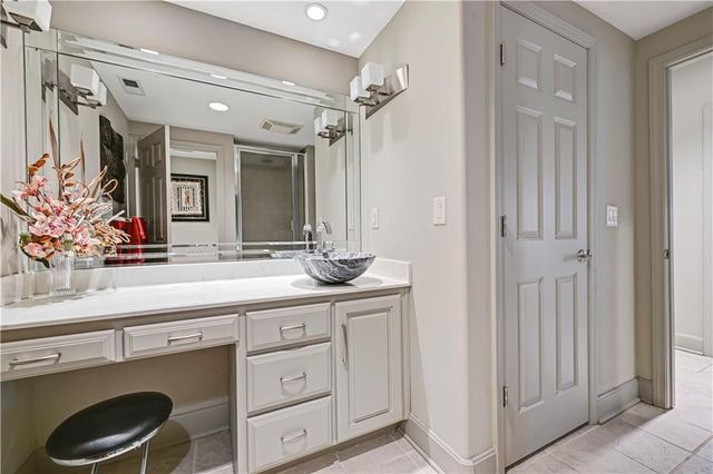 4989 W 150th Place, Leawood, KS 66224