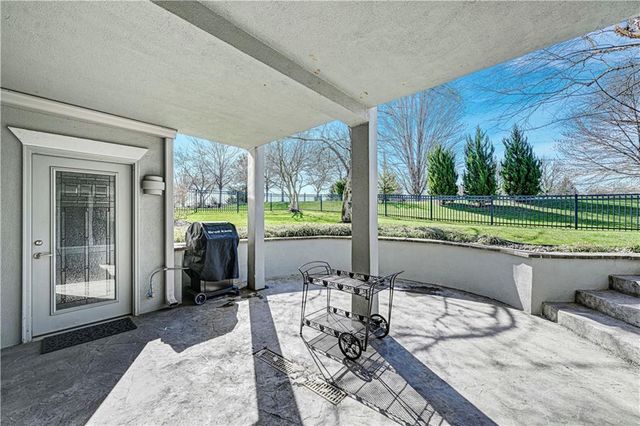 4989 W 150th Place, Leawood, KS 66224