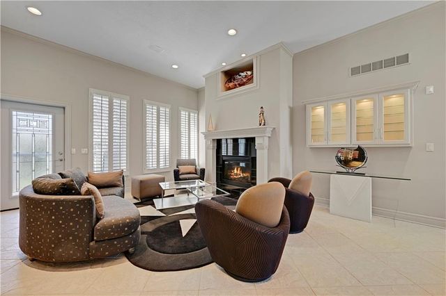 4989 W 150th Place, Leawood, KS 66224