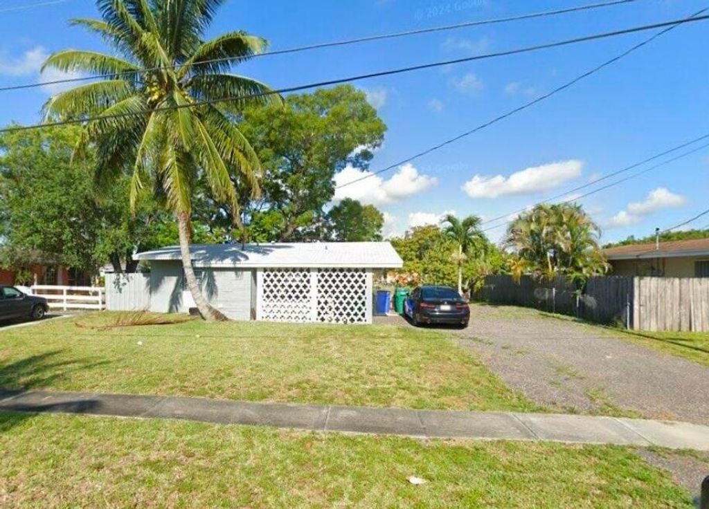 2305 E River Drive, Margate, FL 33063