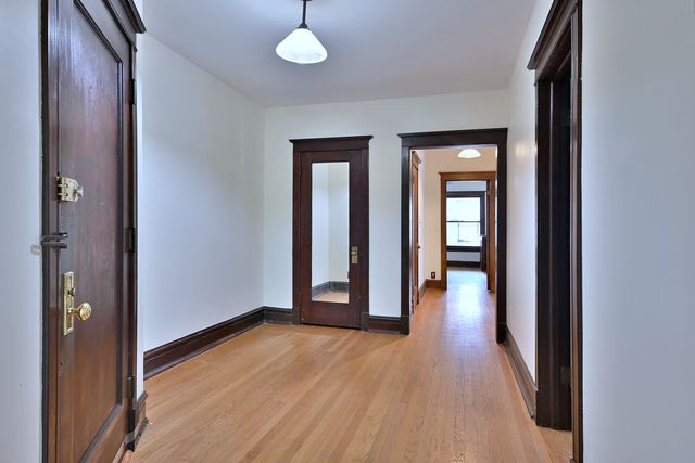 107 Washington Boulevard 2W, Oak Park, IL 60302