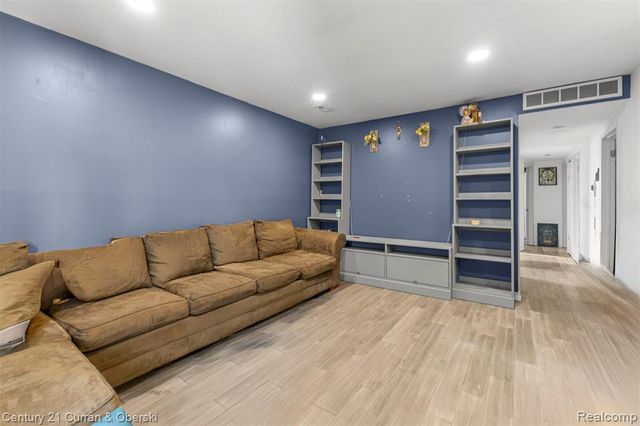 20023 Syracuse Avenue, Romulus, MI 48174