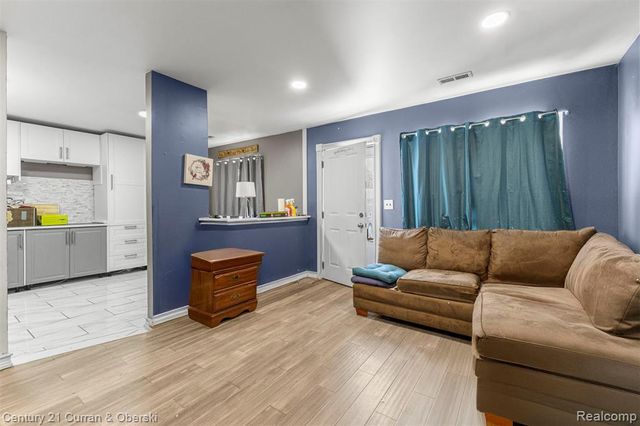 20023 Syracuse Avenue, Romulus, MI 48174