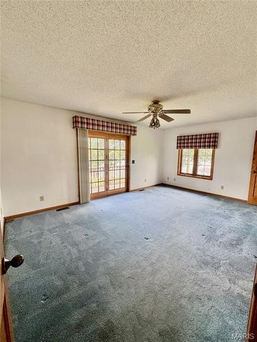 6 Willow Circle Drive, Greenville, IL 62246