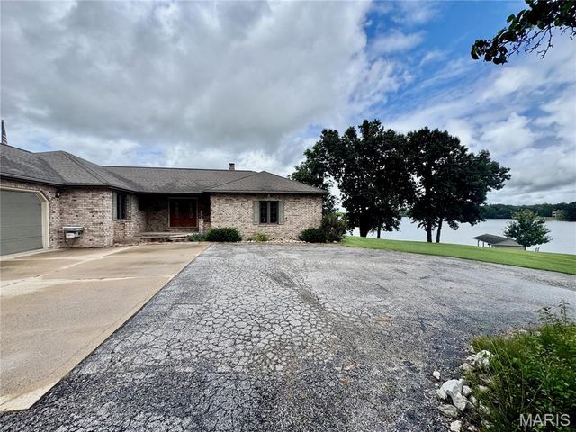 6 Willow Circle Drive, Greenville, IL 62246